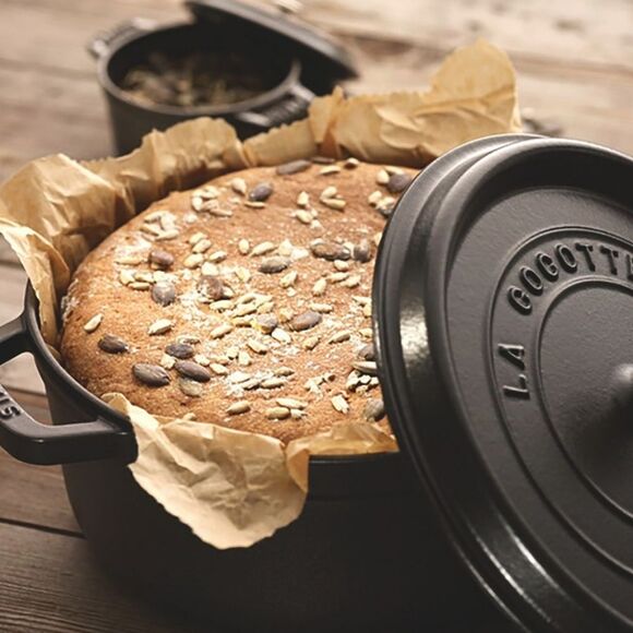 Staub Cast Iron Round Cocotte Dutch Oven 5.5L- Matte Black - Picture 3 of 15
